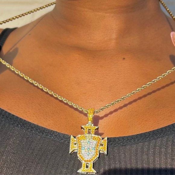 Portugal  Necklace Soccer Chain and Team Badge Pendant Gift - Picture 3 of 3